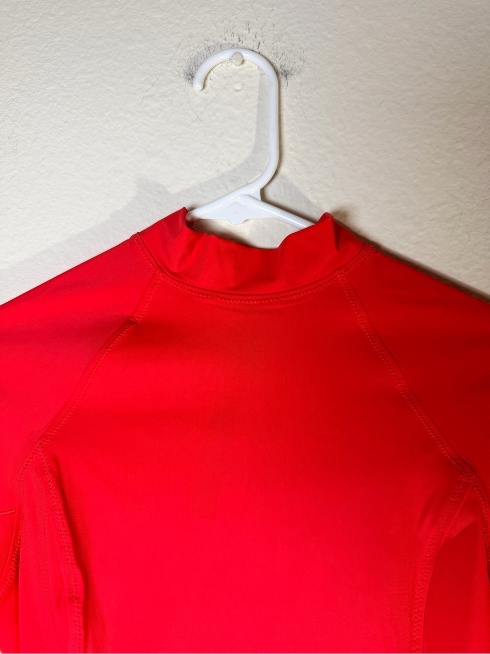 Vuori LS Crush Rashguard Bright Red NWT Mock Neck UPF Top Small - Picture 10 of 10